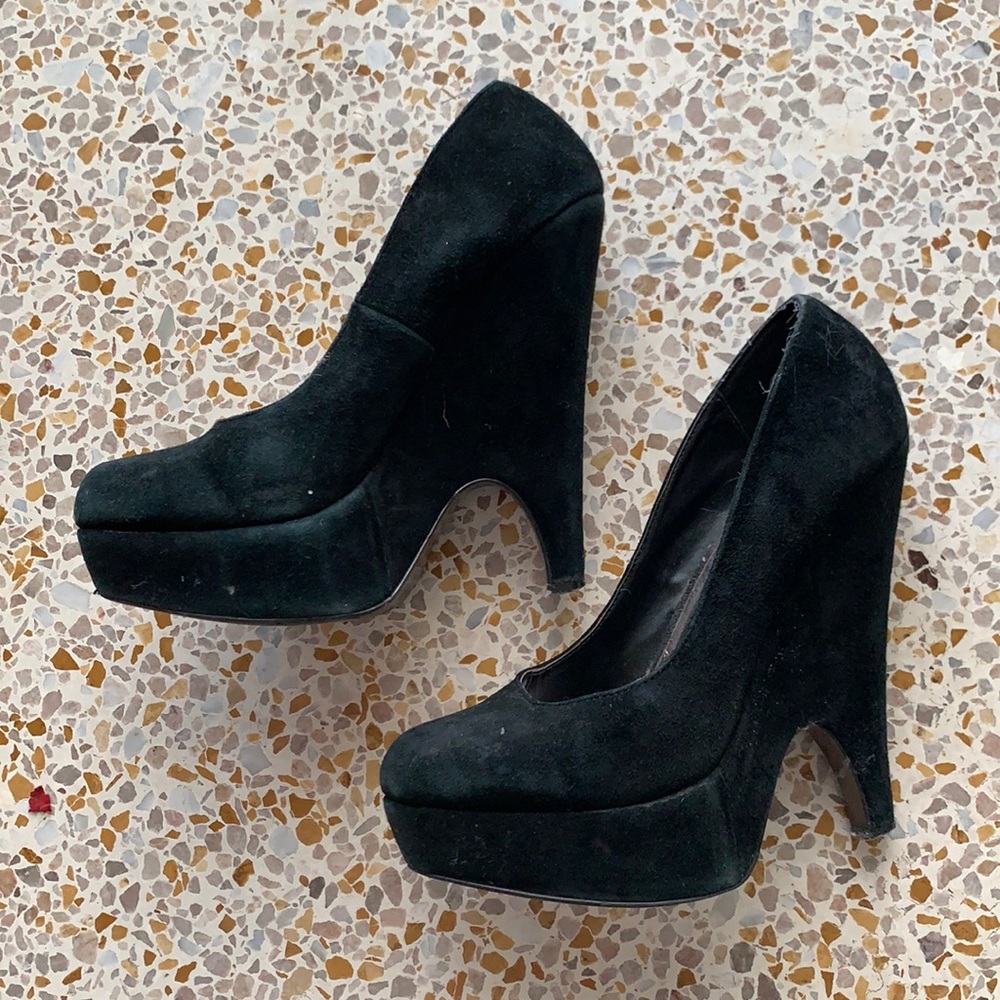 Steve Madden black suede platform pumps